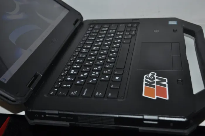 Захищений ноутбук Б-клас Dell Latitude 5414 Rugged / 14" (1366x768) TN / Intel Core i5-6300U (2 (4) ядра по 2.4 - 3.0 GHz) / 16 GB DDR4 / 480 GB SSD / Intel HD Graphics 520 / WebCam / Windows 11 Pro б/в - зображення 3