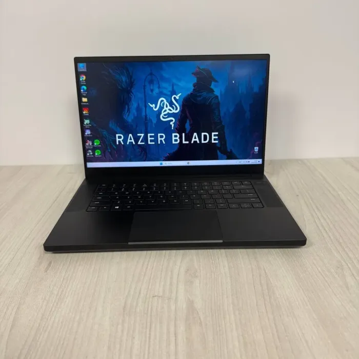 Ігровий ноутбук Б-клас Razer Blade 15 Gaming RZ09-0410 / 15.6" (2560x1440) IPS / Intel Core i7-11800H (8 (16) ядер по 2,3 - 4,6 ГГц) / 16 ГБ DDR4 / 512 ГБ SSD NVMe / nVidia GeForce RTX 3070, 8 ГБ GDDR6, 256-біт / WebCam б/в - зображення 2