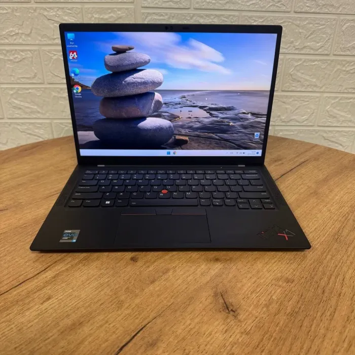 Ультрабук Б-клас Lenovo Thinkpad X1 Carbon Gen9 / 14" (1920x1200) IPS / Intel Core i5-1135G7 (4 (8) ядра по 2.4 - 4.2 GHz) / 16 GB DDR4 / 512 GB SSD / Intel Iris Xe Graphics / WebCam б/в - зображення 2