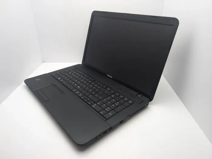 Ноутбук Toshiba Satellite C870D / 17.3" (1600x900) TN / AMD E1-1200 (2 ядра по 1.4 GHz) / 6 GB DDR3 / 500 GB HDD / AMD Radeon HD 7310 / WebCam б/в - зображення 4