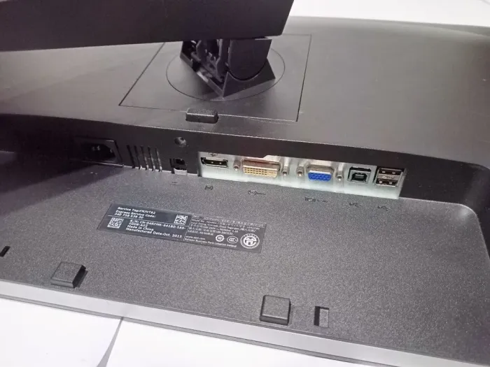 Монітор Dell UltraSharp U2412Mc / 24" (1920x1200) IPS / 1x DP, 1x DVI, 5x USB 2.0, 1x VGA / VESA 100x100 / Поворотний б/в - зображення 4