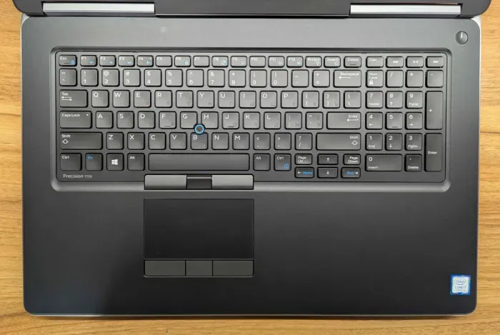 Мобільна робоча станція Dell Precision 7720 / 17.3" (1600x900) TN / Intel Core i7-7820HQ (4 (8) ядра по 2.9 - 3.9 GHz) / 16 GB DDR4 / 512 GB SSD + 750 GB HDD / nVidia Quadro M1200, 4 GB GDDR5, 128-bit / HDMI / Windows 10 б/в - зображення 3