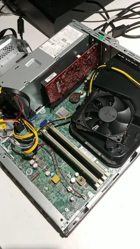 Комп'ютер HP Elitedesk 705 G5 SFF / AMD Ryzen 5 3400G (4(8) ядра по 3.7 - 4.2 GHz) / 16 GB DDR4 / 240 GB SSD+1000 GB HDD / AMD Radeon R7 430, 2 GB GDDR5, 128-bit / Windows б/в - зображення 6