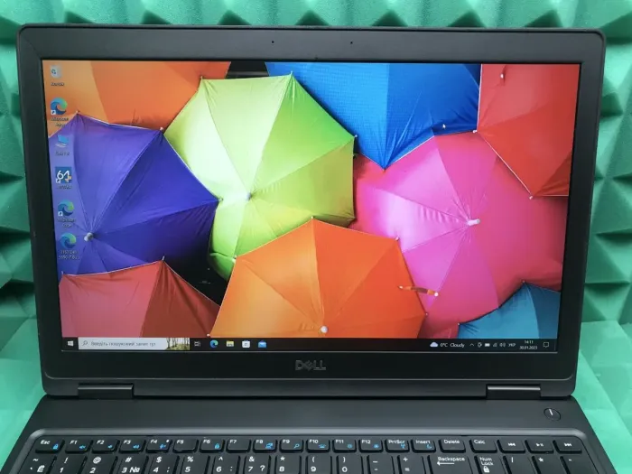 Ультрабук Б-клас Dell Latitude 5590 / 15.6" IPS / Core i7-8650U (4(8) ядра по 1.9-4.2GHz) / 8GB DDR4 / 256GB SSD M.2 / UHD Graphics 620 / USB 3.1 / HDMI / Win 10 б/в - зображення 3