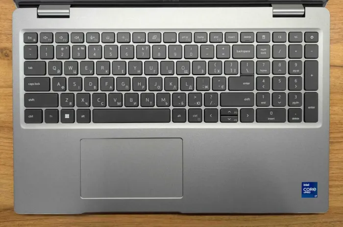 Ноутбук робоча станція Dell Precision 3560 / 15.6" (1920x1080) IPS / Intel Core i7-1185G7 (4 (8) ядра по 3.0 - 4.8 GHz) / 16 GB DDR4 / 512 GB SSD / nVidia T500, 2 GB GDDR6, 64-bit / WebCam / HDMI / Windows 10 б/в - зображення 3