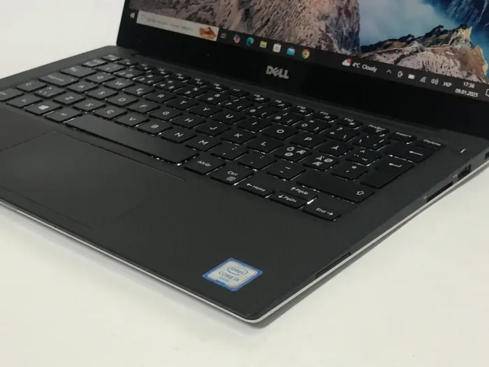 Ультрабук Б-клас Dell XPS 13 9360 / 13.3" (3200x1800) IPS Touch / Intel Core i7-7500U (2 (4) ядра по 2.7 - 3.5 GHz) / 8 GB DDR4 / 512 GB SSD / Intel HD Graphics 620 / WebCam / Win 10 Pro б/в - зображення 9
