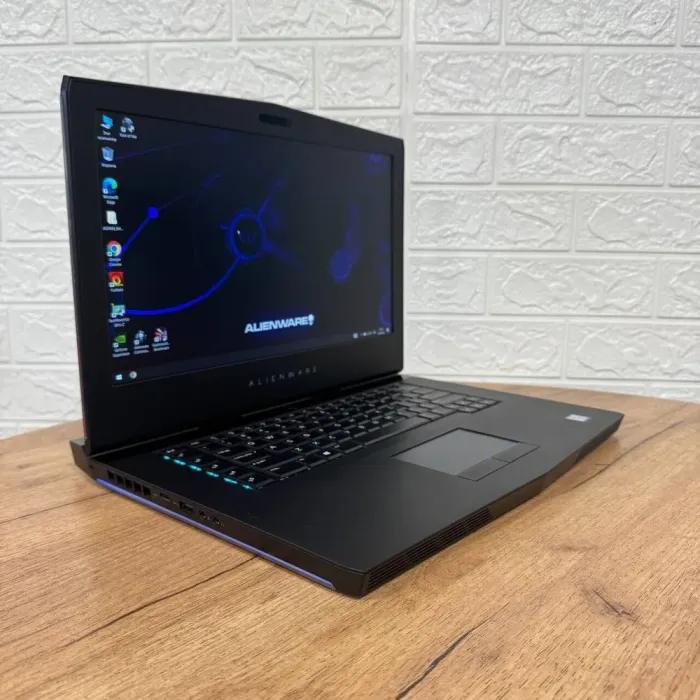 Ігровий ноутбук Dell Alienware 15 R3 / 15.6" (1920x1080) IPS / Intel Core i7-6700HQ (4 (8) ядра по 2.6 - 3.5 GHz) / 16 GB DDR4 / 256 GB SSD / nVidia GeForce GTX 1060, 6 GB GDDR5, 192-bit / WebCam б/в - зображення 4