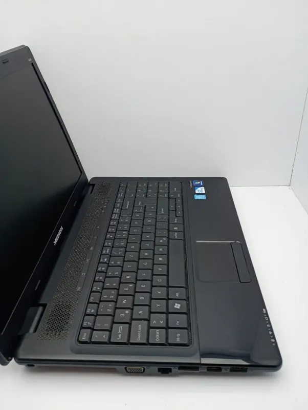 Ноутбук Acer Medion / 15.6" (1366x768) TN / Intel Core i5-480M (2 (4) ядра по 2.66 - 2.93 GHz) / 6 GB DDR3 / 320 GB HDD / Intel HD Graphics / WebCam / АКБ не тримає б/в - зображення 3