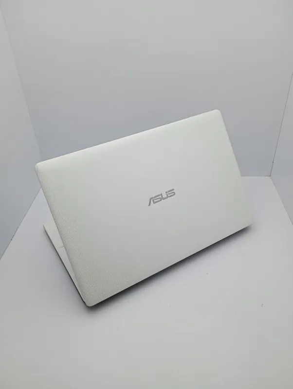 Ноутбук Asus X550C / 15.6" (1366x768) TN / Intel Core i3-3217U (2 (4) ядра по 1.8 GHz) / 8 GB DDR3 / 500 GB HDD / nVidia GeForce GT 720M, 2 GB GDDR3, 64-bit / WebCam / HDMI б/в - зображення 7