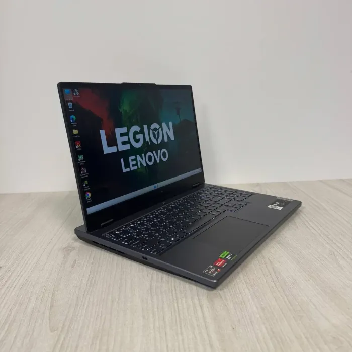Ігровий ноутбук Lenovo Legion 5 15ARP8 / 15,6" (2560x1440) IPS / AMD Ryzen 7 7735HS (8 (16) ядер 3,2 - 4,75 ГГц) / 16 ГБ DDR5 / 512 ГБ SSD / nVidia GeForce RTX 4060, 8 ГБ GDDR6, 128-біт / Веб-камера б/в - зображення 5