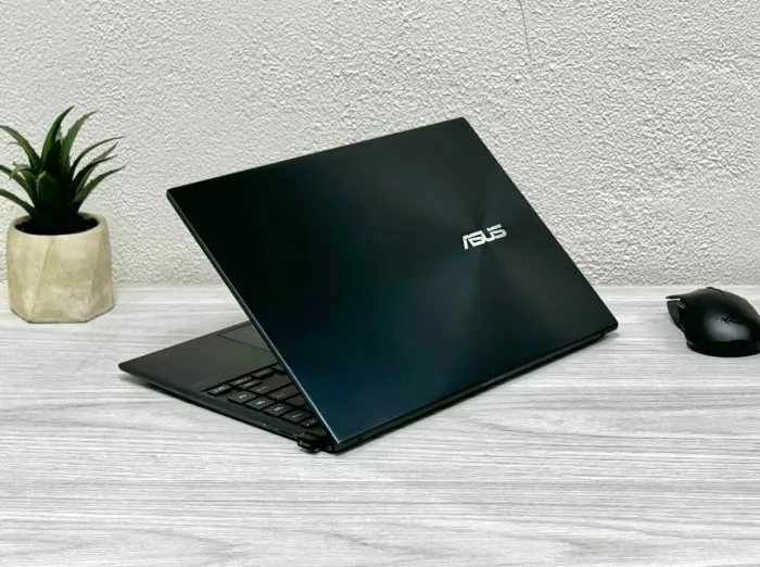 Ультрабук Asus ZenBook UX325EA / 13.3" (1920x1080) OLED / Intel Core i7-1165G7 (4 (8) ядра по 2.8 - 4.7 GHz) / 8 GB DDR4 / 512 GB SSD / Intel Iris Xe Graphics / WebCam / Win 11 Home б/в - зображення 6