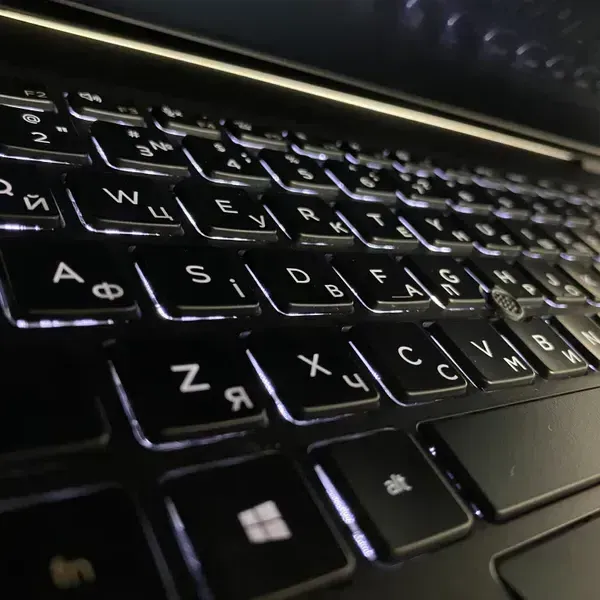 Ноутбук Dell Latitude 5500 / 15.6" (1366x768) TN / Intel Core i5-8265U (4 (8) ядра по 1.6 - 3.9 GHz) / 16 GB DDR4 / 256 GB SSD / Intel UHD Graphics / WebCam / HDMI б/в - зображення 6