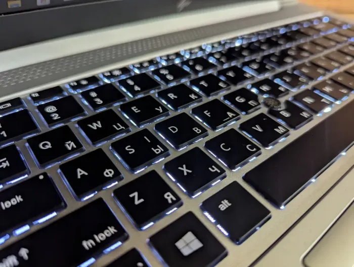 Ультрабук HP EliteBook 840 G5 / 14" (1920x1080) IPS / Intel Core i5-7300U (2 (4) ядра по 2.6 - 3.5 GHz) / 8 GB DDR4 / 240 GB SSD / Intel UHD Graphics 620 / WebCam / Fingerprint / Windows 10 б/в - зображення 6