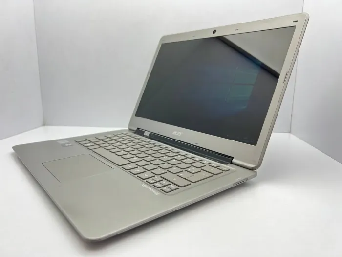 Ультрабук Acer Aspire S3 / 13.3" (1366x768) TN / Intel Core i5-2467M (2 (4) ядра по 1.6 - 2.3 GHz) / 4 GB DDR3 / 120 GB SSD / Intel HD Graphics 3000 / WebCam б/в - зображення 4