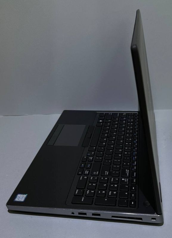 Мобільна робоча станція Б-клас Dell Precision 7540 / 15.6" (1920x1080) TN / Intel Core i9-9880H (8 (16) ядер по 2.3 - 4.8 GHz) / 32 GB DDR4 / 256 GB SSD + 256 GB SSD / nVidia Quadro T2000, 4 GB GDDR5, 128-bit / WebCam / Win 11 Pro б/в - зображення 4