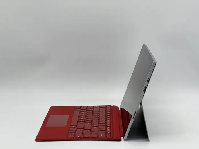 Нетбук Б-клас Microsoft Surface Pro 4 1724 / 12.3" (2736x1824) IPS Touch / Intel Core i5-6300U (2 (4) ядра по 2.4 - 3.0 GHz) / 16 GB DDR3 / 480 GB SSD / Intel HD Graphics 520 / WebCam б/в - зображення 5