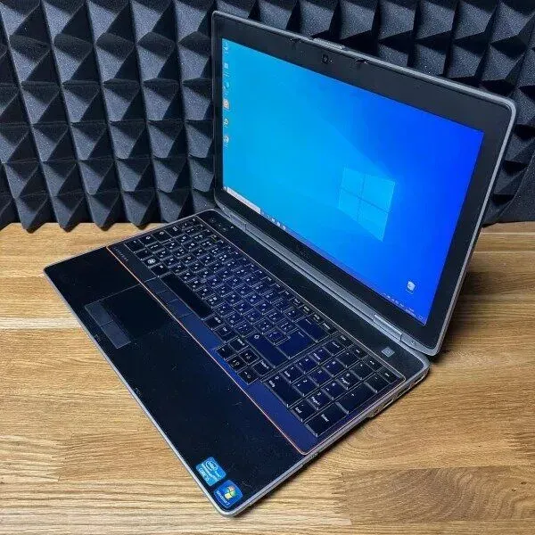 Ноутбук Dell Latitude E6520 / 15.6" (1600x900) TN / Intel Core i5-2540M (2 (4) ядра по 2.6 - 3.3 GHz) / 8 GB DDR3 / 128 GB SSD / Intel HD Graphics 3000 / WebCam б/в - зображення 4