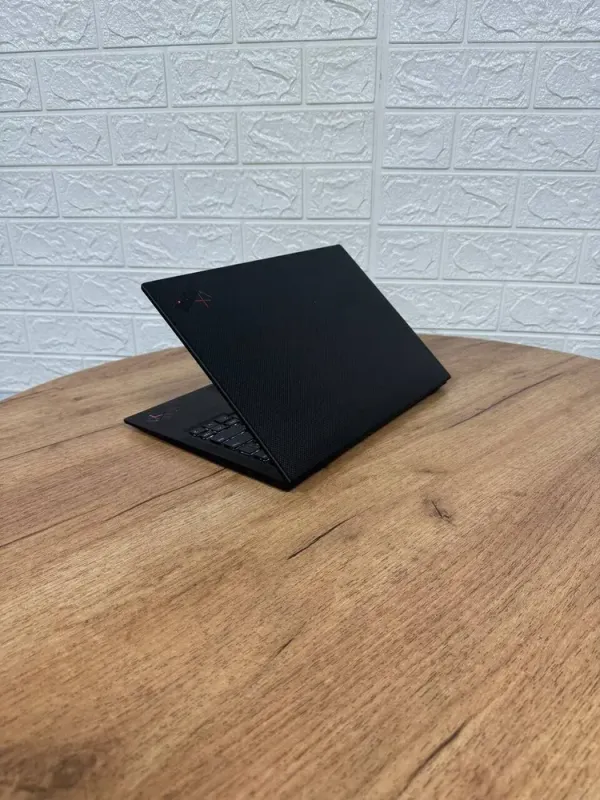 Ультрабук Lenovo ThinkPad X1 Carbon Gen 9 / 14" (3840x2400) IPS / Intel Core i7-1185G7 (4 (8) ядра по 3.0 - 4.8 GHz) / 16 GB DDR4 / 512 GB SSD / Intel Iris Xe Graphics / WebCam б/в - зображення 6