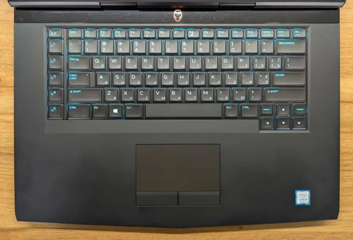 Ігровий ноутбук Dell Alienware 15 R4 / 15.6" (3840x2160) IPS / Intel Core i9-8950HK (6 (12) ядер по 2.9 - 4.8 GHz) / 16 GB DDR4 / 512 GB SSD / nVidia GeForce GTX 1080, 8 GB GDDR5X, 256-bit / WebCam / Windows 10 б/в - зображення 3