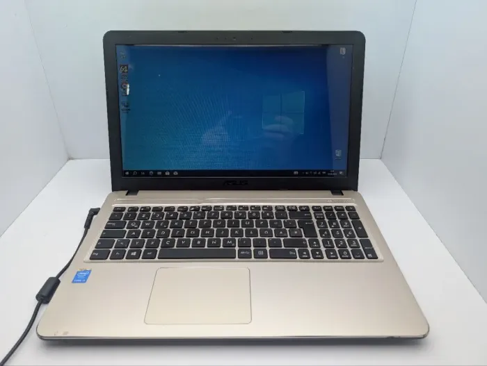 Ноутбук Asus R540L / 15.6" (1366x768) TN / Intel Core i3-4005U (2 (4) ядра по 1.7 GHz) / 8 GB DDR3 / 120 GB SSD / Intel HD Graphics 4400 / WebCam / DVD-ROM б/в - зображення 2