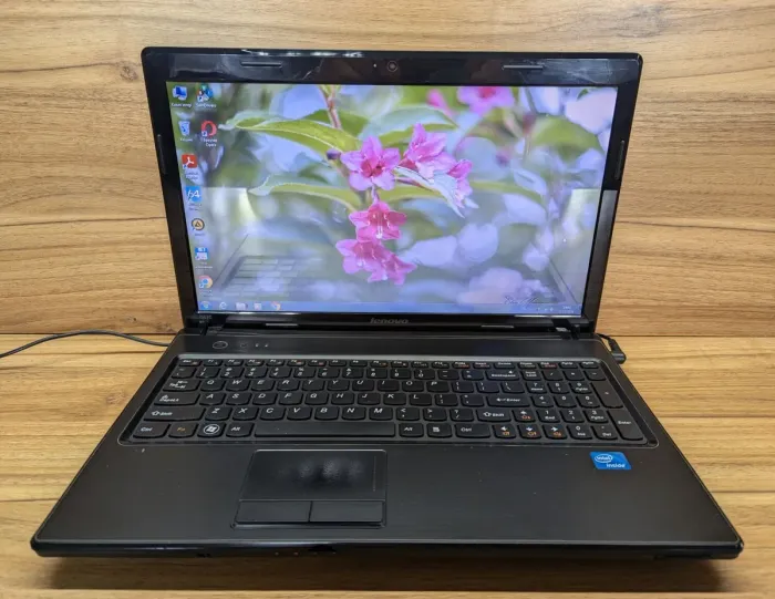 Ноутбук Б-клас Lenovo G570 / 15.6" (1366x768) TN / Intel Celeron B800 (2 ядра по 1.5 GHz) / 8 GB DDR3 / 320 GB HDD / Intel HD Graphics / WebCam / Windows 7 б/в - зображення 2