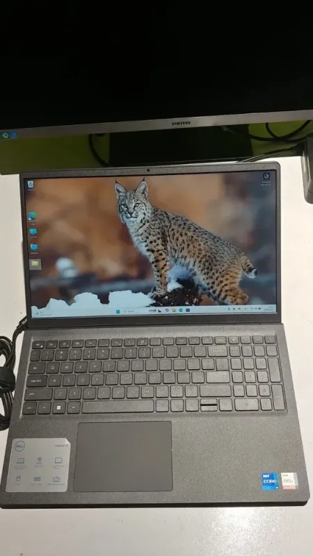 Ноутбук Б-клас Dell Inspiron 15 3530 / 15.6" (1920x1080) IPS Touch / Intel Core i7-1355U (10 (12) ядер по 3.7 - 5.0 GHz) / 16 GB DDR4 / 480 GB SSD / Intel Iris Xe Graphics / WebCam / Windows 10 б/в - зображення 2