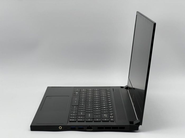 Ігровий ноутбук Б-класу MSI GS66 Stealth 10SF / 15,6" (1920x1080) IPS / Intel Core i7-10750H (6 (12) ядер по 2,6 - 5,0 ГГц) / 16 ГБ DDR4 / 960 ГБ SSD / nVidia GeForce RTX 2070 Max-Q, 8 ГБ GDDR6, 256-біт / WebCam б/в - зображення 4