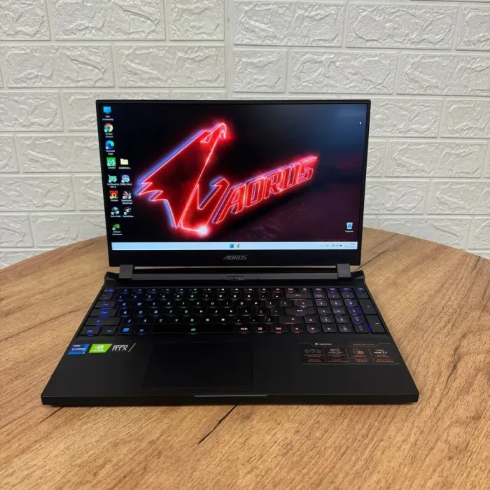 Ігровий ноутбук Б-клас Gigabyte Aorus 15P XD / 15.6" (1920x1080) IPS / Intel Core i7-11800H (8 (16) ядер по 2.3 - 4.6 GHz) / 16 GB DDR4 / 1000 GB SSD / nVidia GeForce RTX 3070, 8 GB GDDR6, 256-bit / WebCam б/в - зображення 2