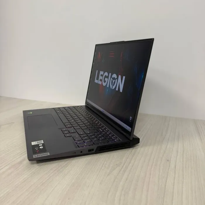 Ігровий ноутбук Б-класу Lenovo Legion 5 Pro 16ARH7H / 16" (2560x1600) IPS / AMD Ryzen 7 6800H (8 (16) ядер по 3,2 - 4,7 ГГц) / 16 ГБ DDR5 / 1000 ГБ SSD NVMe / nVidia GeForce RTX 3070 Ti, 8 ГБ GDDR6, 256-bit / WebCam б/в - зображення 5