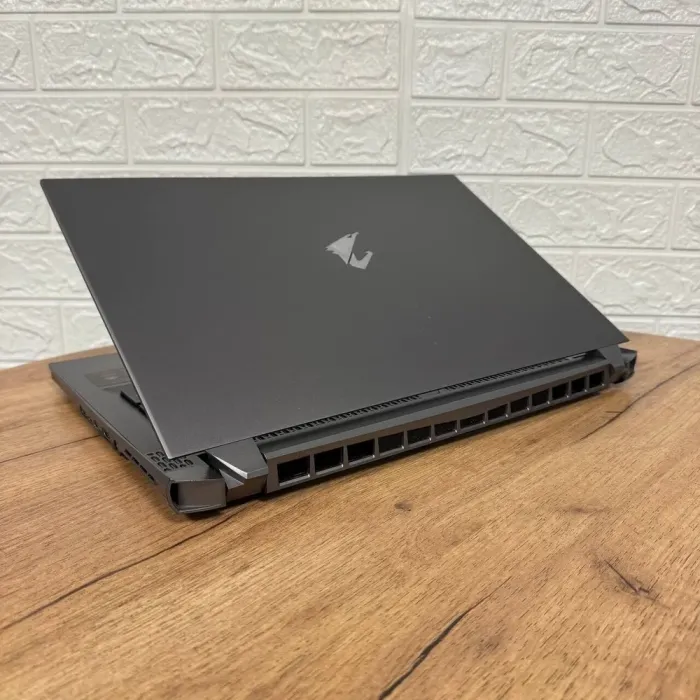 Ігровий ноутбук Б-клас Gigabyte Aorus 17G XC / 17.3" (1920x1080) IPS / Intel Core i7-10870H (8 (16) ядер по 2.2 - 5.0 GHz) / 16 GB DDR4 / 1000 GB SSD / nVidia GeForce RTX 3070, 8 GB GDDR6, 256-bit / WebCam б/в - зображення 6