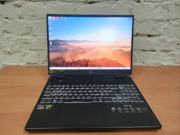 Ігровий ноутбук Acer Nitro 16 AN16-41-R3E6 / 16" (2560x1600) IPS / AMD Ryzen 7 7735HS (8 (16) ядер по 3.2 - 4.75 GHz) / 32 GB DDR5 / 960 GB SSD / nVidia GeForce RTX 4070, 8 GB GDDR6, 128-bit / WebCam б/в - зображення 2