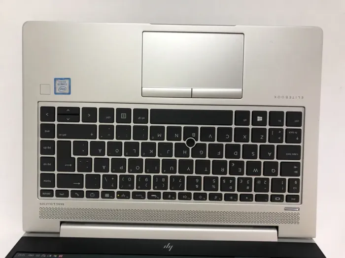 Ультрабук Б-клас HP EliteBook 840 G5 / 14" (1920x1080) IPS / Intel Core i5-8250U (4 (8) ядра по 1.6 - 3.4 GHz) / 8 GB DDR4 / 256 GB SSD / Intel HD Graphics 620 / WebCam / Win 10 Pro б/в - зображення 8