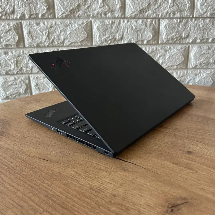Ультрабук Б-клас Lenovo ThinkPad X1 Carbon Gen 8 / 14" (1920x1080) IPS / Intel Core i7-10610U (4 (8) ядра по 1.8 - 4.9 GHz) / 16 GB DDR4 / 512 GB SSD / Intel UHD Graphics 620 / WebCam б/в - зображення 6