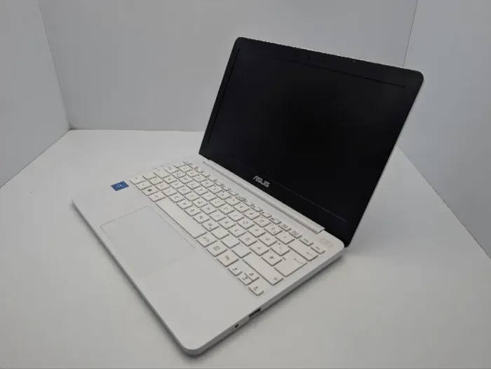Нетбук Asus X207N / 11.6" (1366x768) TN / Intel Celeron N3350 (2 ядра по 1.1 - 2.4 GHz) / 2 GB DDR3 / 30 GB SSD / Intel HD Graphics 500 / WebCam б/в - зображення 7