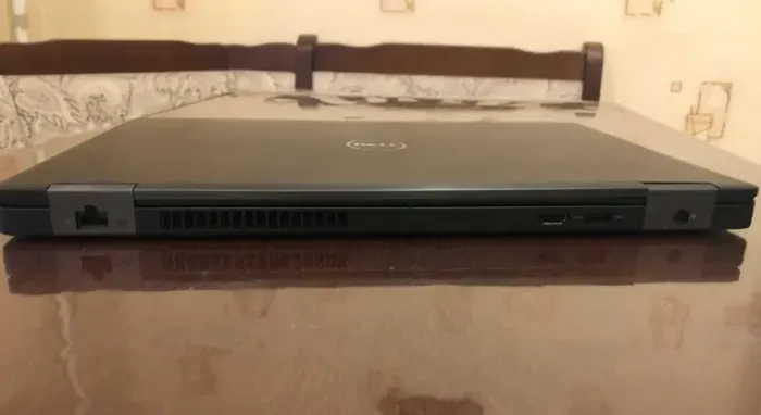 Робоча станція Dell Precision 3520 / 15.6" (1920x1080) IPS / Intel Core i7-7700HQ (4 (8) ядра 2.8 - 3.8 GHz) / 16 GB DDR4 / 512 GB SSD / nVidia Quadro M620, 2 GB GDDR5, 128-bit / WebCam б/в - зображення 7