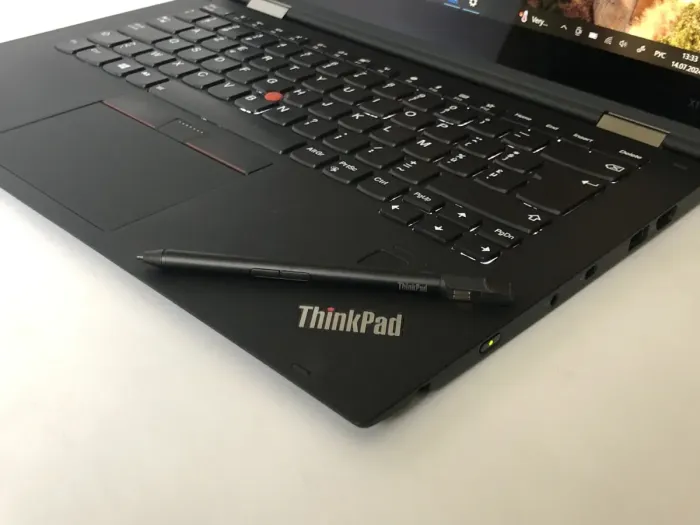 Ультрабук-трансформер Б-клас Lenovo ThinkPad X1 Yoga G2 / 14" (1920x1080) IPS Touch / Intel Core i5-7300U (2 (4) ядра по 2.6 - 3.5 GHz) / 8 GB DDR3 / 256 GB SSD / Intel HD Graphics 620 / WebCam / Win 10 Pro б/в - зображення 8