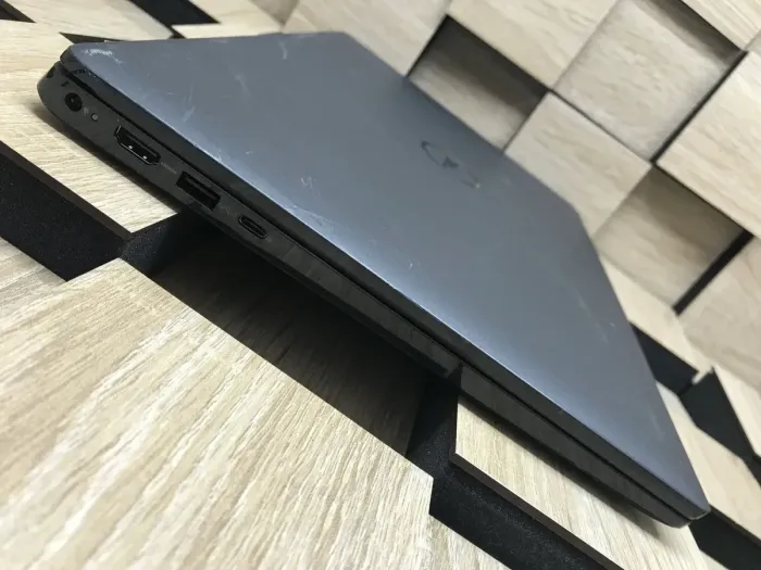 Ноутбук Б-клас Dell Latitude 3520 / 15.6" (1920x1080) IPS / Intel Core i5-1135G7 (4 (8) ядра по 2.4 - 4.2 GHz) / 8 GB DDR4 / 256 GB SSD M.2 / Intel Iris Xe Graphics / WebCam / USB 3.2 / HDMI / Windows 10 б/в - зображення 5