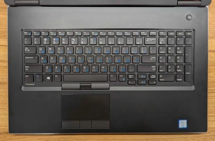 Мобільна робоча станція Dell Precision 7730 / 17.3" (1920x1080) IPS / Intel Core i7-8850H (6 (12) ядра по 2.6 - 4.3 GHz) / 64 GB DDR4 / 512 GB SSD / nVidia Quadro P5200, 16 GB GDDR5, 256-bit / WebCam / Windows 10 б/в - зображення 3