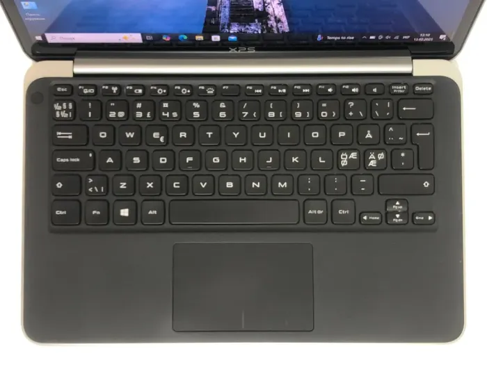 Ультрабук Б-клас Dell XPS 13 L322X / 13.3" (1920x1080) IPS / Intel Core i5-3337U (2 (4) ядра по 1.8 - 2.7 GHz) / 8 GB DDR3 / 128 GB SSD / Intel HD Graphics 4000 / WebCam / Win 10 Pro б/в - зображення 9