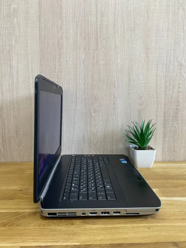 Ноутбук Dell Latitude E6430 / 14" (1366x768) TN / Intel Core i7-3540M (2 (4) ядра по 3.0 - 3.7 GHz) / 8 GB DDR3 / 128 GB SSD / Intel HD Graphics 4000 / WebCam / VGA б/в - зображення 4