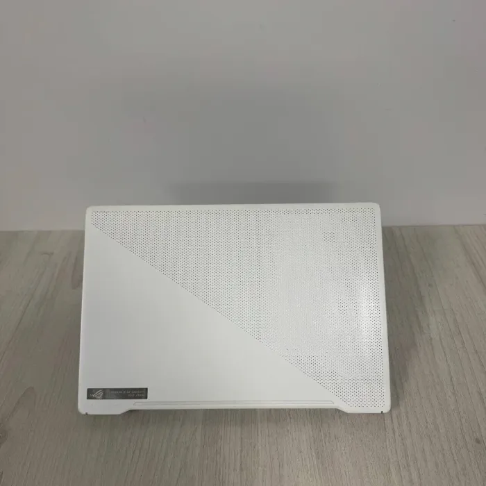 Ігровий ультрабук Б-класу Asus ROG Zephyrus G14 GA401IV / 14" (1920x1080) IPS / AMD Ryzen 9 4900HS (8 (16) ядер по 3.0 - 4.3 GHz) / 16 GB DDR4 / 512 GB SSD NVMe / nVidia GeForce RTX 2060 Max-Q, 6 GB GDDR6, 192-bit б/в - зображення 8