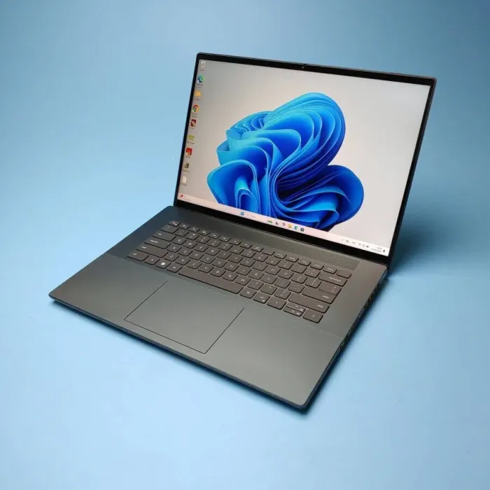 Ігровий ноутбук Б-клас Dell Inspiron 16 Plus 7620 / 16" (1920x1200) IPS Touch / Intel Core i5-12500H (12 (16) ядер по 3.3 - 4.5 GHz) / 16 GB DDR5 / 256 GB SSD / nVidia GeForce RTX 3050, 4 GB GDDR6, 128-bit / WebCam / Win 11 Pro б/в - зображення 2