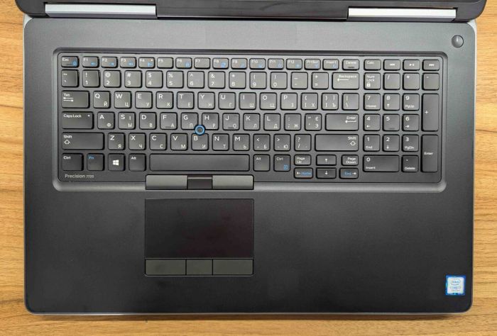 Мобільна робоча станція Dell Precision 7720 / 17.3" (1920x1080) IPS / Intel Core i7-7820HQ (4 (8) ядра по 2.9 - 3.9 GHz) / 32 GB DDR4 / 1000 GB SSD / nVidia Quadro P4000, 8 GB GDDR5, 256-bit / WebCam / Windows 10 б/в - зображення 3