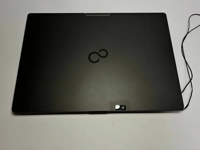 Ноутбук-трансформер Fujitsu Lifebook T939 / 13.3" (1366x768) TN Touch / Intel Core i5-8265U (4 (8) ядра по 1.6 - 3.9 GHz) / 8 GB DDR4 / 256 GB SSD / Intel UHD Graphics 620 / WebCam б/в - зображення 4