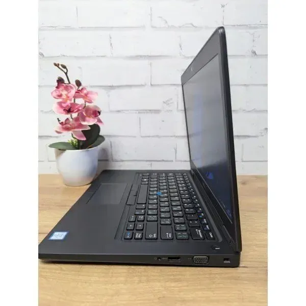 Ультрабук Dell Latitude 5490 / 14" (1920x1080) TN / Intel Core i5-6300U (2 (4) ядра по 2.4 - 3.0 GHz) / 16 GB DDR4 / 128 GB SSD / Intel HD Graphics 520 / WebCam б/в - зображення 4