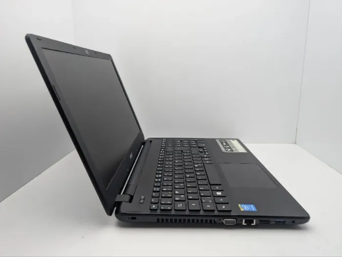 Ноутбук Acer Aspire E5-511 / 15.6" (1366x768) TN / Intel Pentium N3530 (4 ядра по 2.16 - 2.58 GHz) / 8 GB DDR3 / 120 GB SSD / Intel HD Graphics / WebCam / DVD-ROM б/в - зображення 4