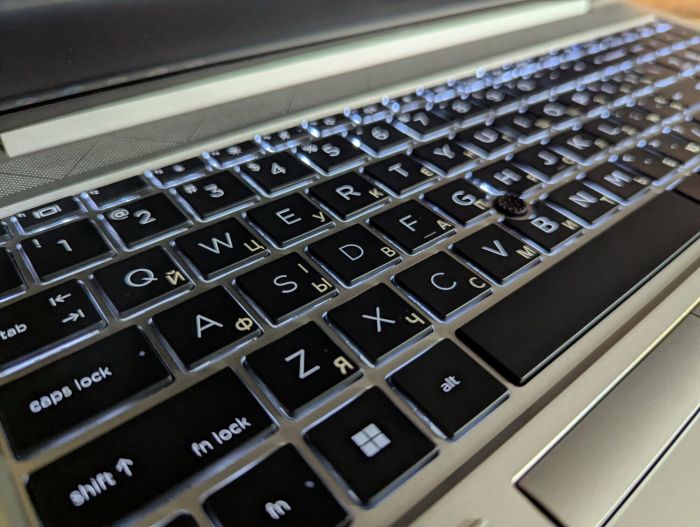 Ультрабук HP EliteBook 850 G8 / 15.6" (1920x1080) IPS / Intel Core i7-1185G7 (4 (8) ядра по 3.0 - 4.8 GHz) / 16 GB DDR4 / 500 GB SSD / Intel Iris Xe Graphics / WebCam / TouchID / Windows 10 б/в - зображення 6