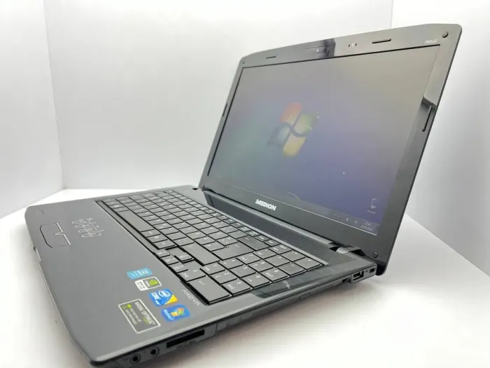 Ноутбук Medion Akoya E6622 / 15.6" (1366x768) TN / Intel Core i3-350M (2 (4) ядра по 2.26 GHz) / 4 GB DDR3 / 320 GB HDD / nVidia GeForce GT 310M, 512 MB DDR3, 64-bit / WebCam б/в - зображення 4