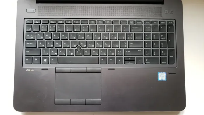 Мобільна робоча станція HP ZBook G3 / 15.6" (1920x1080) TN / Intel Core i7-6820HQ (4 (8) ядра по 2.7 - 3.6 GHz) / 32 GB DDR4 / 128 GB SSD + 512 GB SSD + 500 GB HDD / nVidia Quadro M2000M, 4 GB GDDR5, 128-bit / WebCam / Win 10 Pro б/в - зображення 3