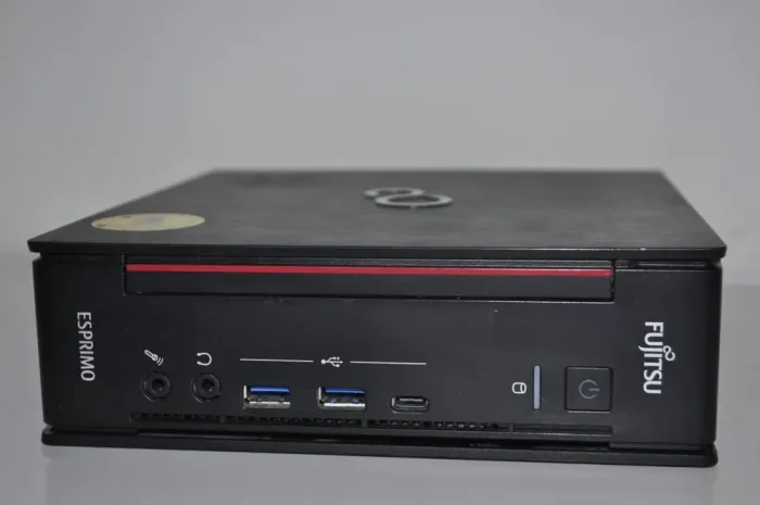 Неттоп Fujitsu Esprimo Q958 Mini USFF / Intel Core i5-9500T (6 ядер по 2.2 - 3.7 GHz) / 16 GB DDR4 / 256 GB SSD M.2 / Intel UHD Graphics 630 / Windwos 11 Pro б/в - зображення 2